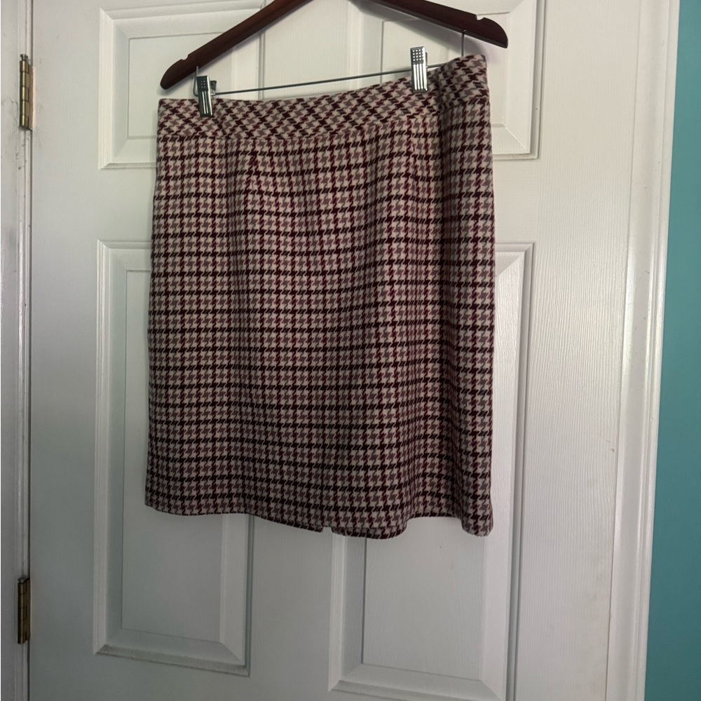 Chadwicks Women’s Houndstooth Skirt Suit.  Wool blend, Fall Colors - Picture 6 of 12